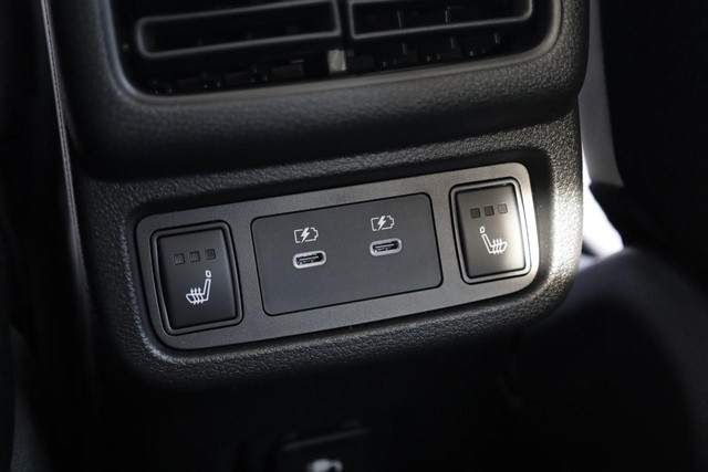 Nissan LEAF Vehicle Image 19
