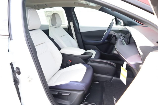 Nissan LEAF Vehicle Image 22