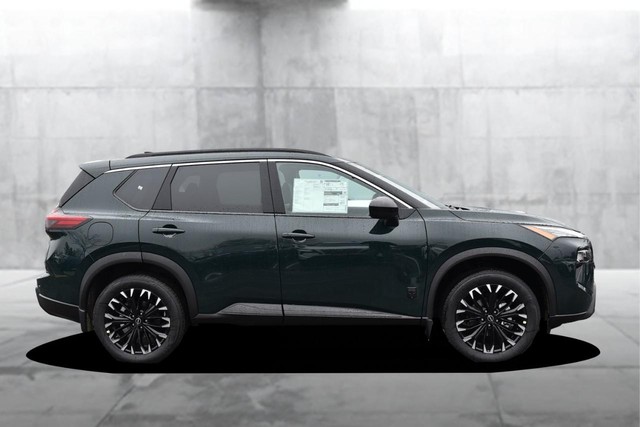 Nissan Rogue Vehicle Image 05