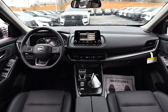 Nissan Rogue Vehicle Image 08