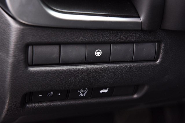 Nissan Rogue Vehicle Image 11
