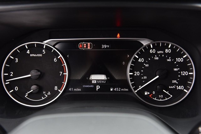 Nissan Rogue Vehicle Image 12