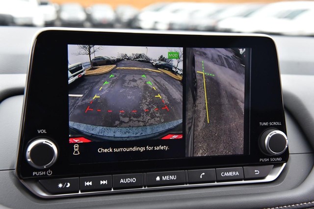 Nissan Rogue Vehicle Image 14