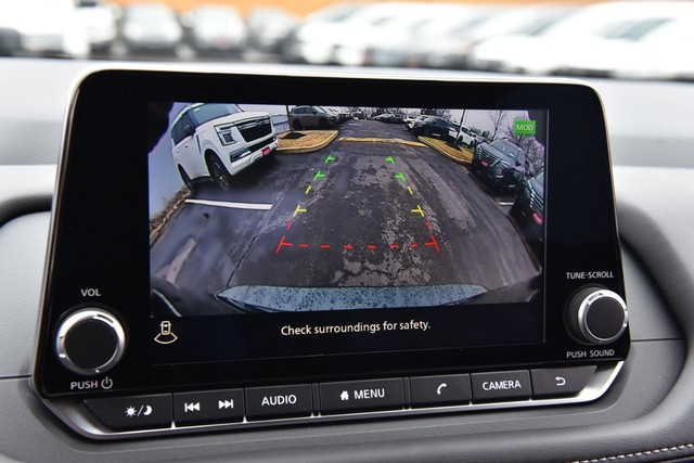 Nissan Rogue Vehicle Image 15