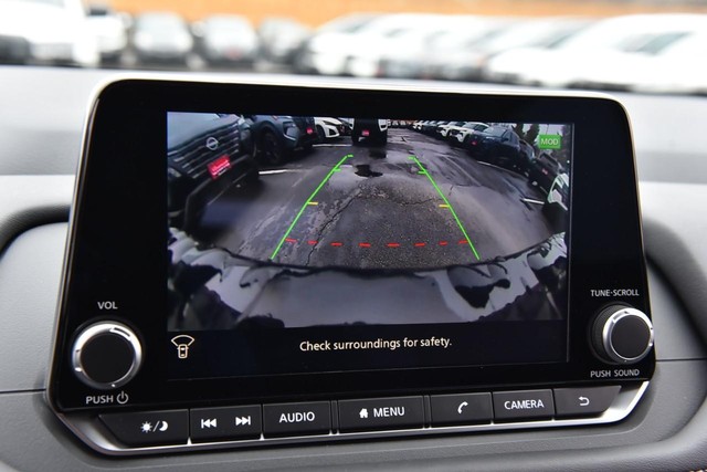 Nissan Rogue Vehicle Image 16