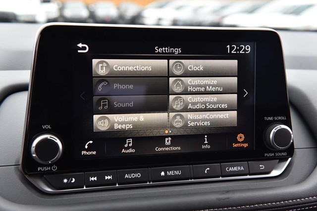 Nissan Rogue Vehicle Image 17