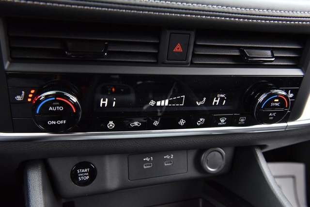 Nissan Rogue Vehicle Image 18