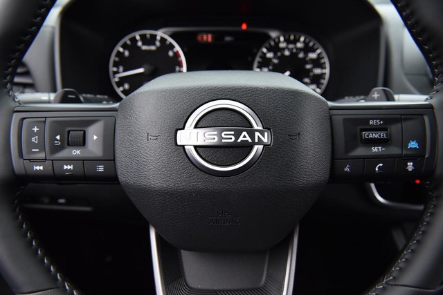Nissan Rogue Vehicle Image 21