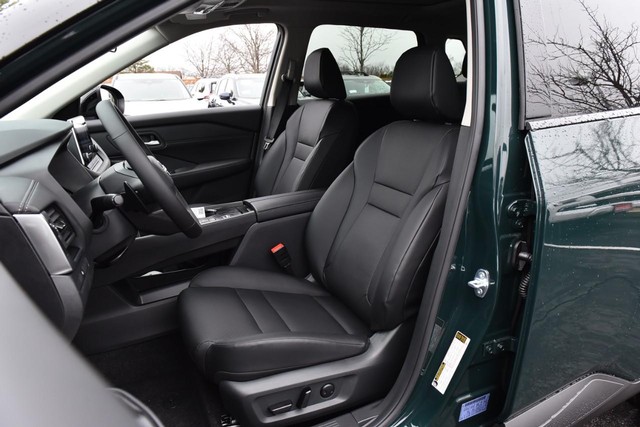 Nissan Rogue Vehicle Image 22