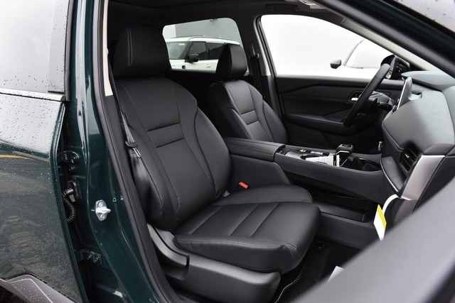 Nissan Rogue Vehicle Image 23