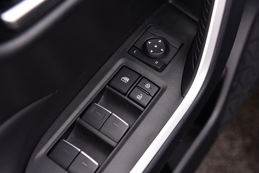 Toyota RAV4 Vehicle Image 09