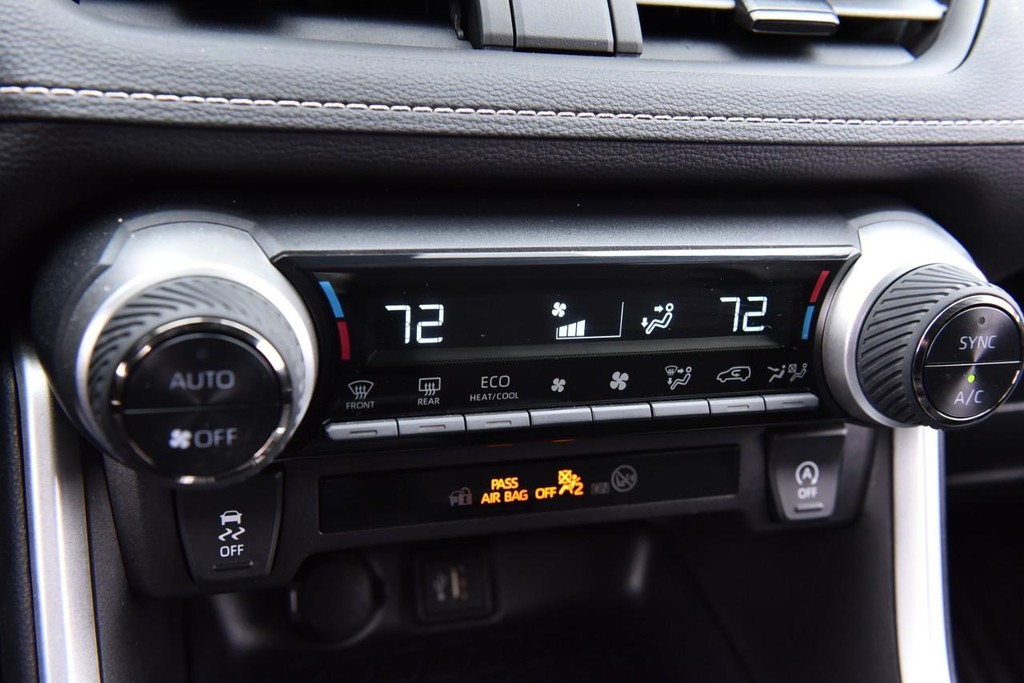 Toyota RAV4 Vehicle Image 14