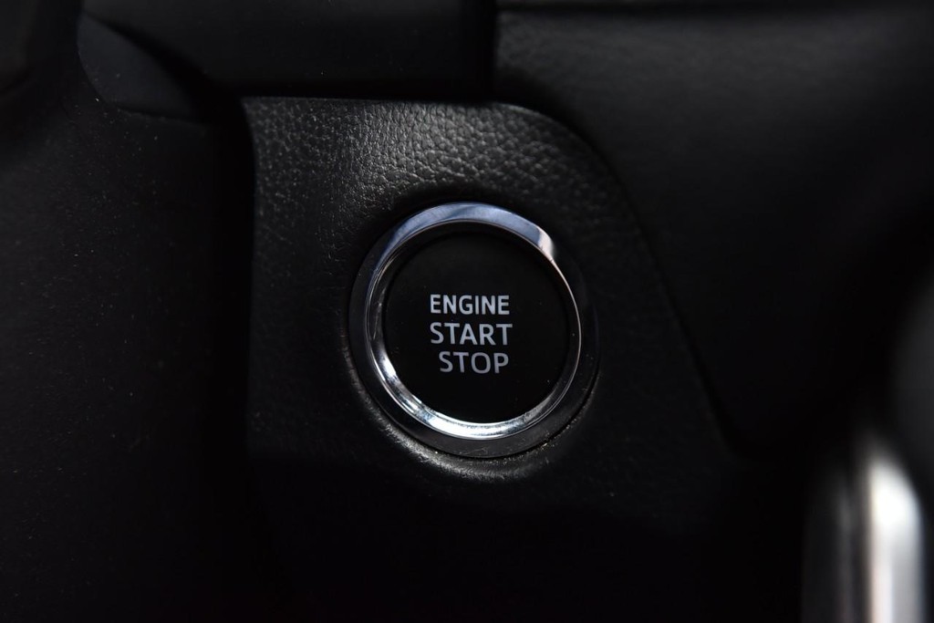 Toyota RAV4 Vehicle Image 16