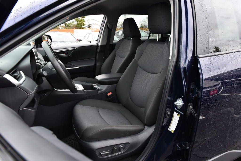 Toyota RAV4 Vehicle Image 18