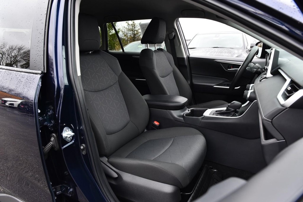 Toyota RAV4 Vehicle Image 19