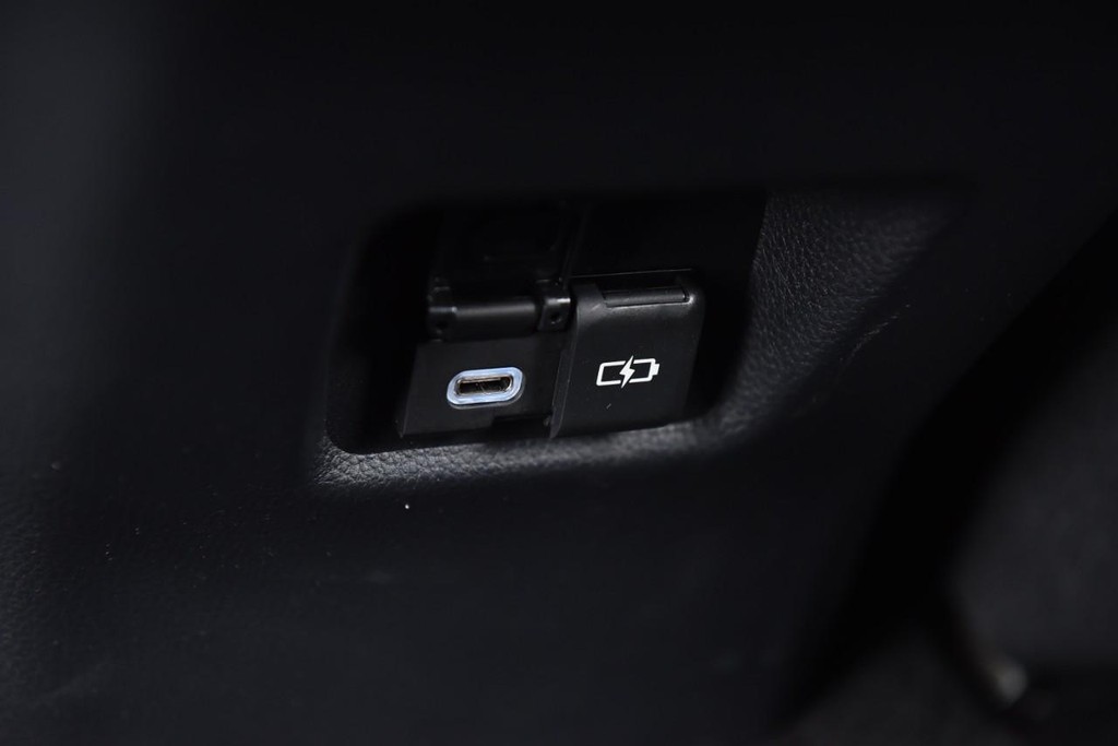 Toyota RAV4 Vehicle Image 23