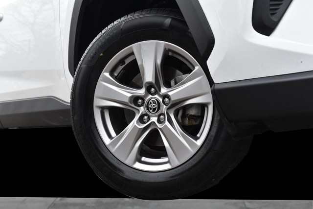 Toyota RAV4 Vehicle Image 03