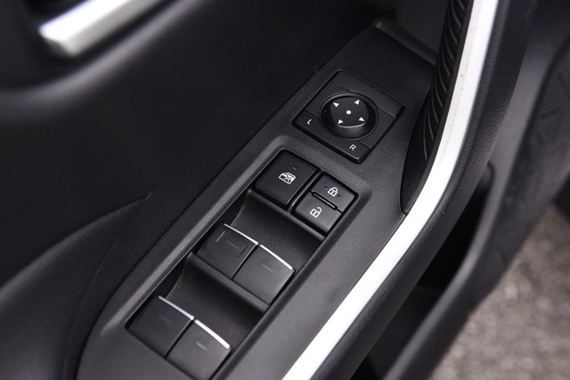 Toyota RAV4 Vehicle Image 09