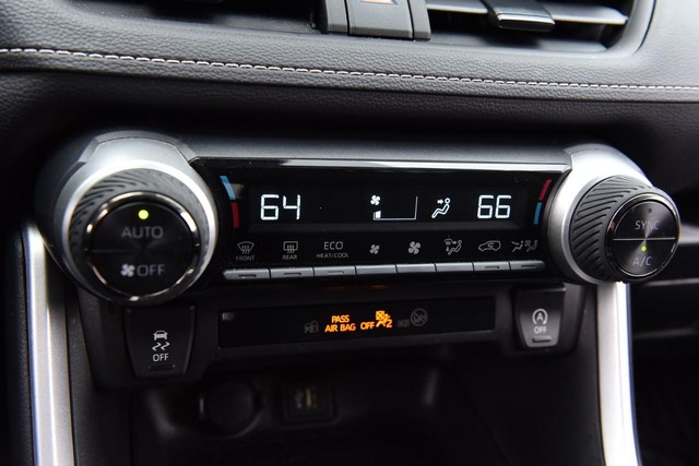 Toyota RAV4 Vehicle Image 15