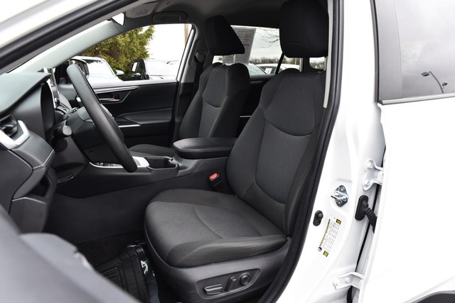 Toyota RAV4 Vehicle Image 19