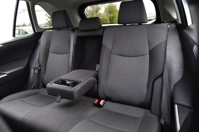 Toyota RAV4 Vehicle Image 21