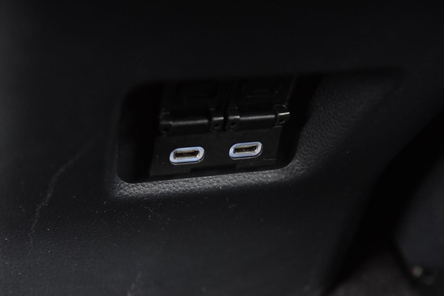 Toyota RAV4 Vehicle Image 23