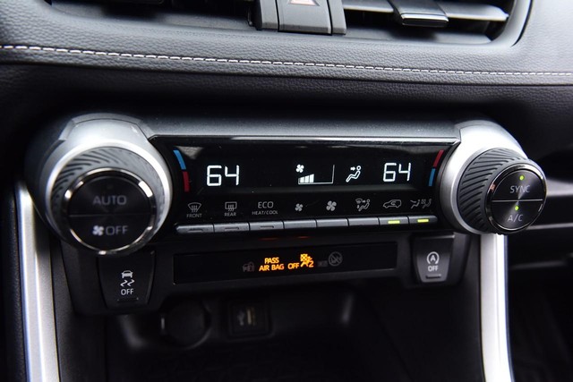 Toyota RAV4 Vehicle Image 15