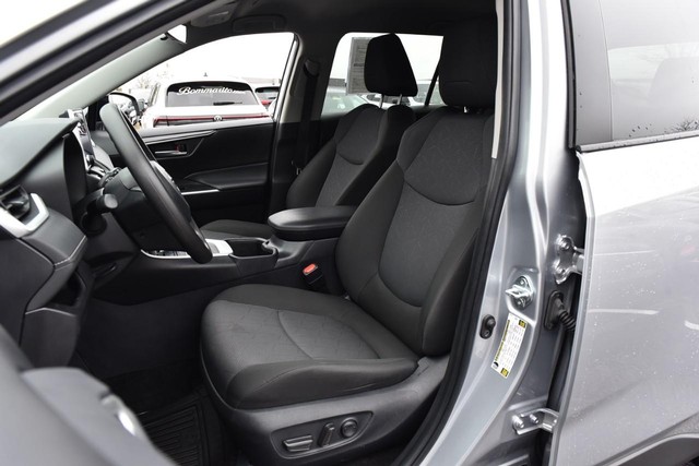 Toyota RAV4 Vehicle Image 19