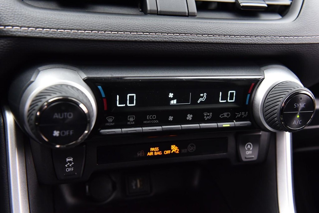 Toyota RAV4 Vehicle Image 15