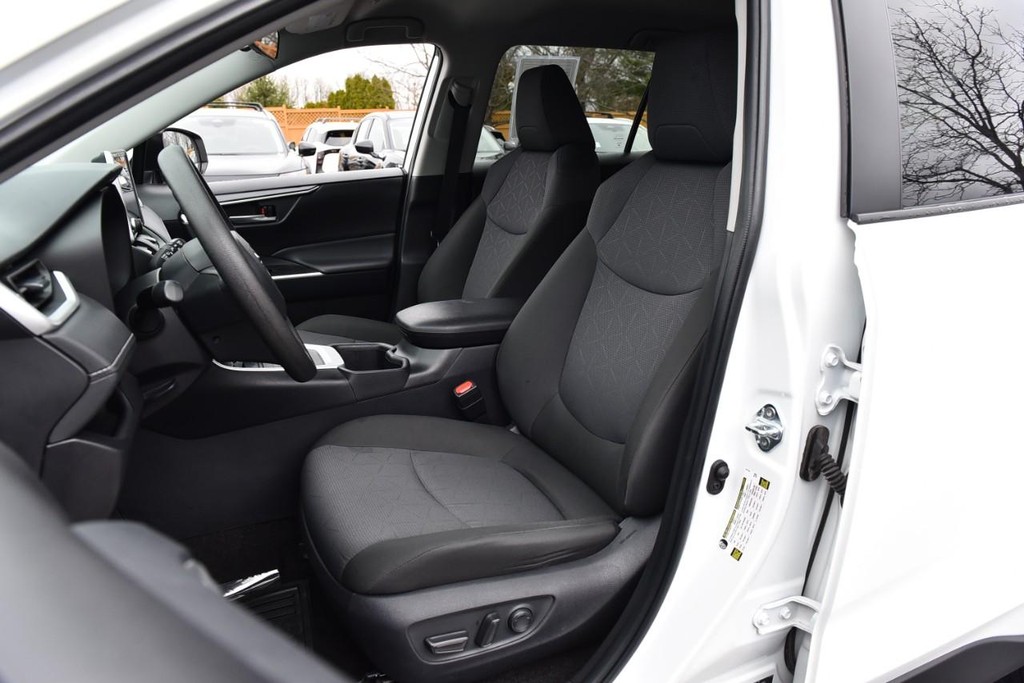 Toyota RAV4 Vehicle Image 19