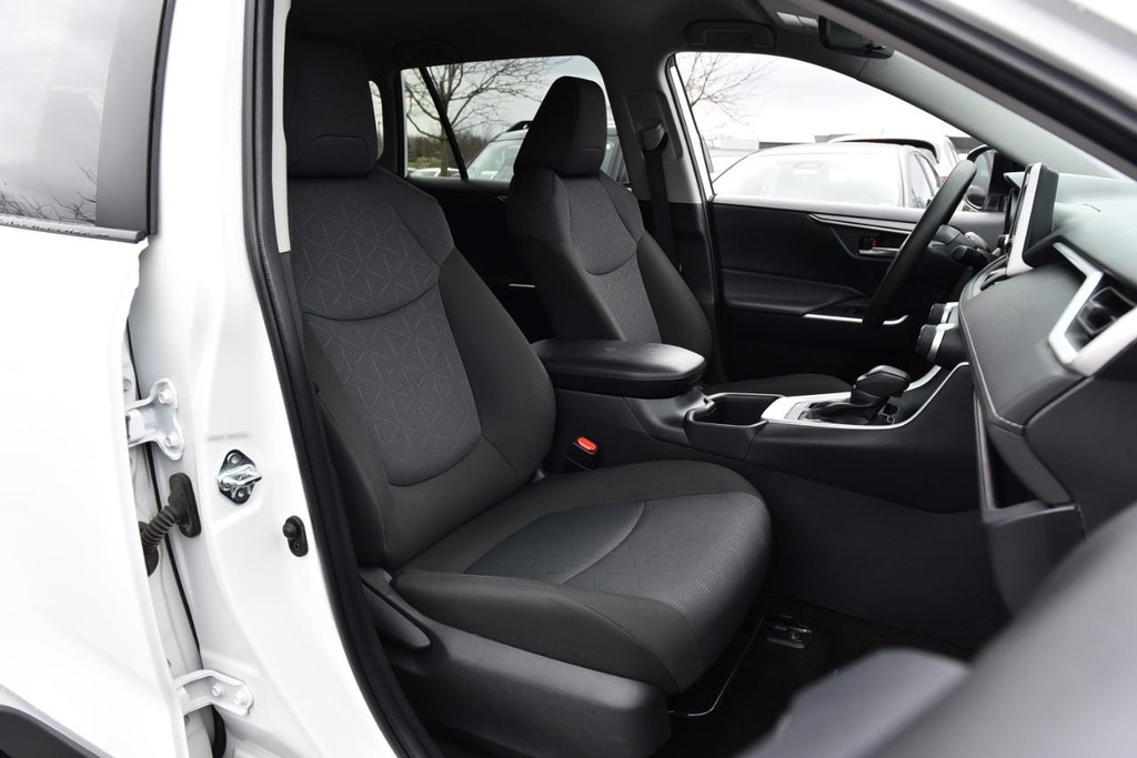 Toyota RAV4 Vehicle Image 20