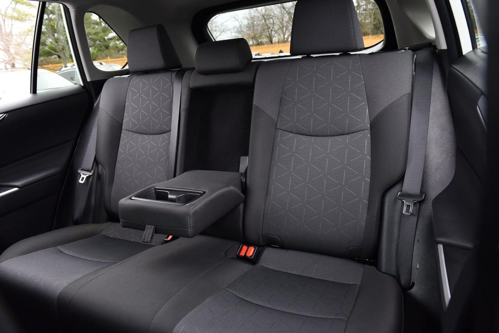 Toyota RAV4 Vehicle Image 21