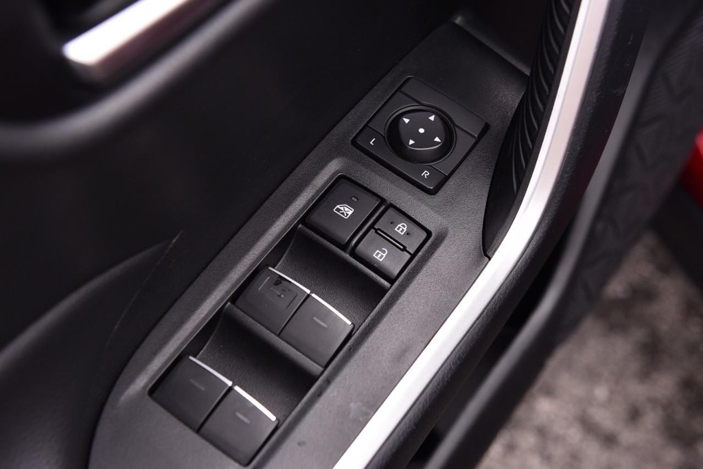 Toyota RAV4 Vehicle Image 09