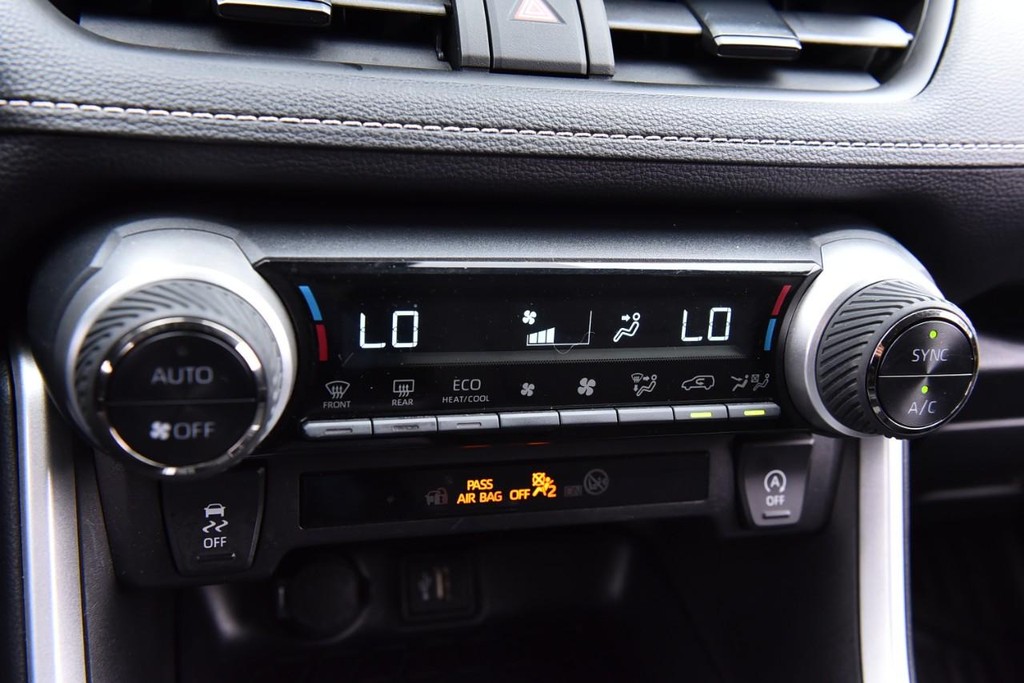 Toyota RAV4 Vehicle Image 15