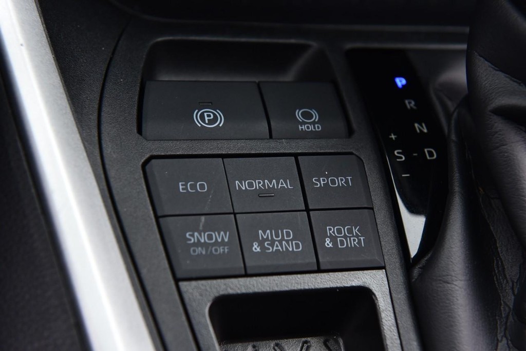 Toyota RAV4 Vehicle Image 16