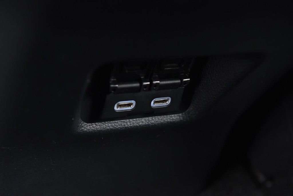 Toyota RAV4 Vehicle Image 23