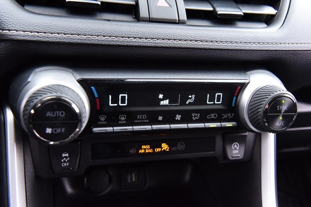 Toyota RAV4 Vehicle Image 15