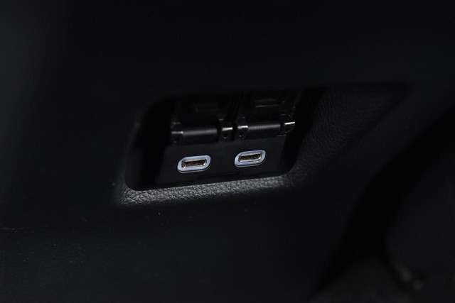 Toyota RAV4 Vehicle Image 23