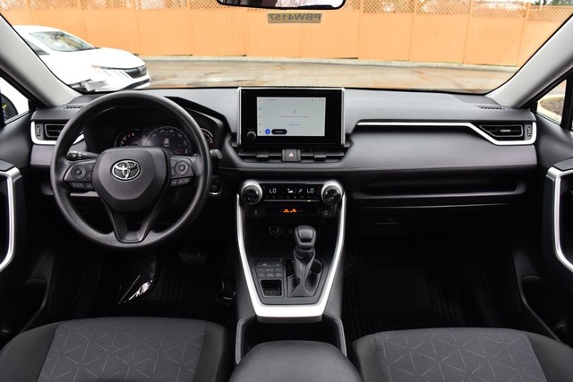 Toyota RAV4 Vehicle Image 08