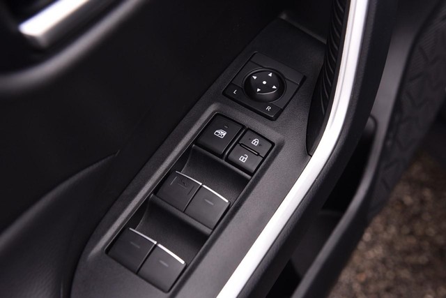 Toyota RAV4 Vehicle Image 09