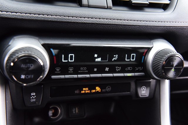 Toyota RAV4 Vehicle Image 15