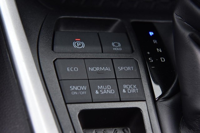 Toyota RAV4 Vehicle Image 16