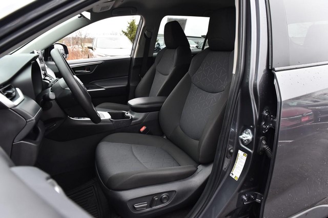 Toyota RAV4 Vehicle Image 19