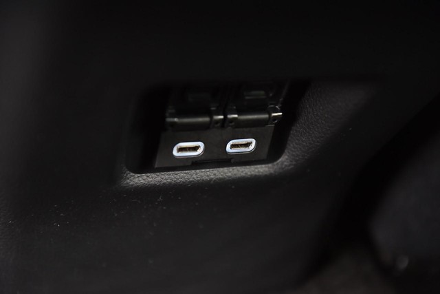 Toyota RAV4 Vehicle Image 23