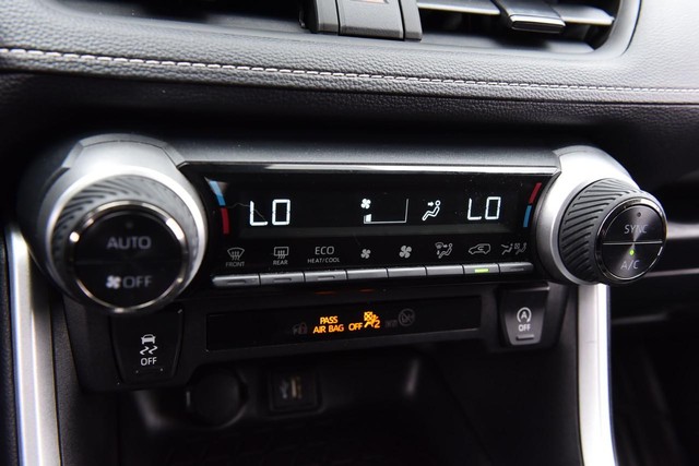 Toyota RAV4 Vehicle Image 15