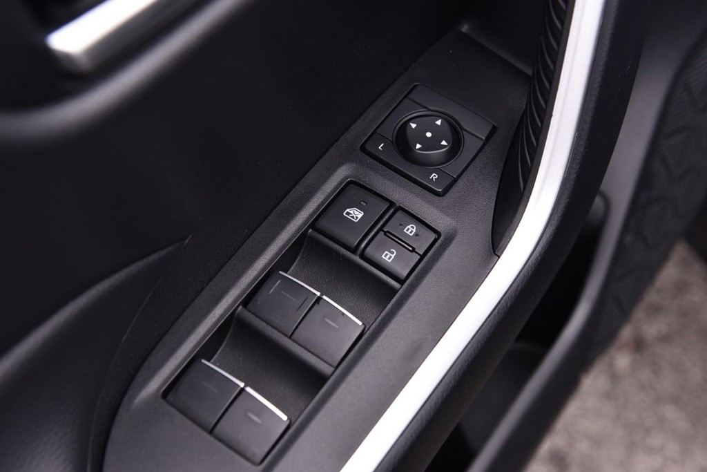 Toyota RAV4 Vehicle Image 09