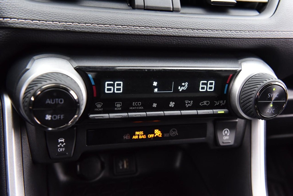 Toyota RAV4 Vehicle Image 15