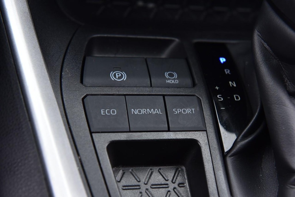 Toyota RAV4 Vehicle Image 16