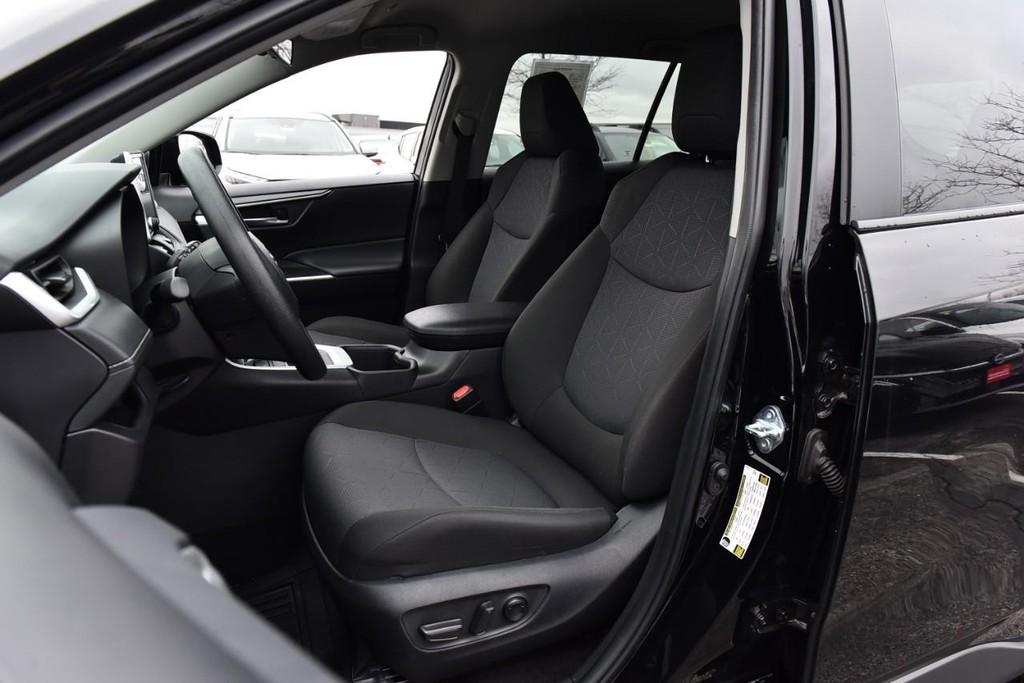 Toyota RAV4 Vehicle Image 19