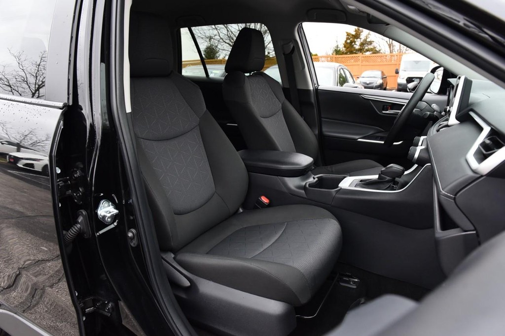 Toyota RAV4 Vehicle Image 20